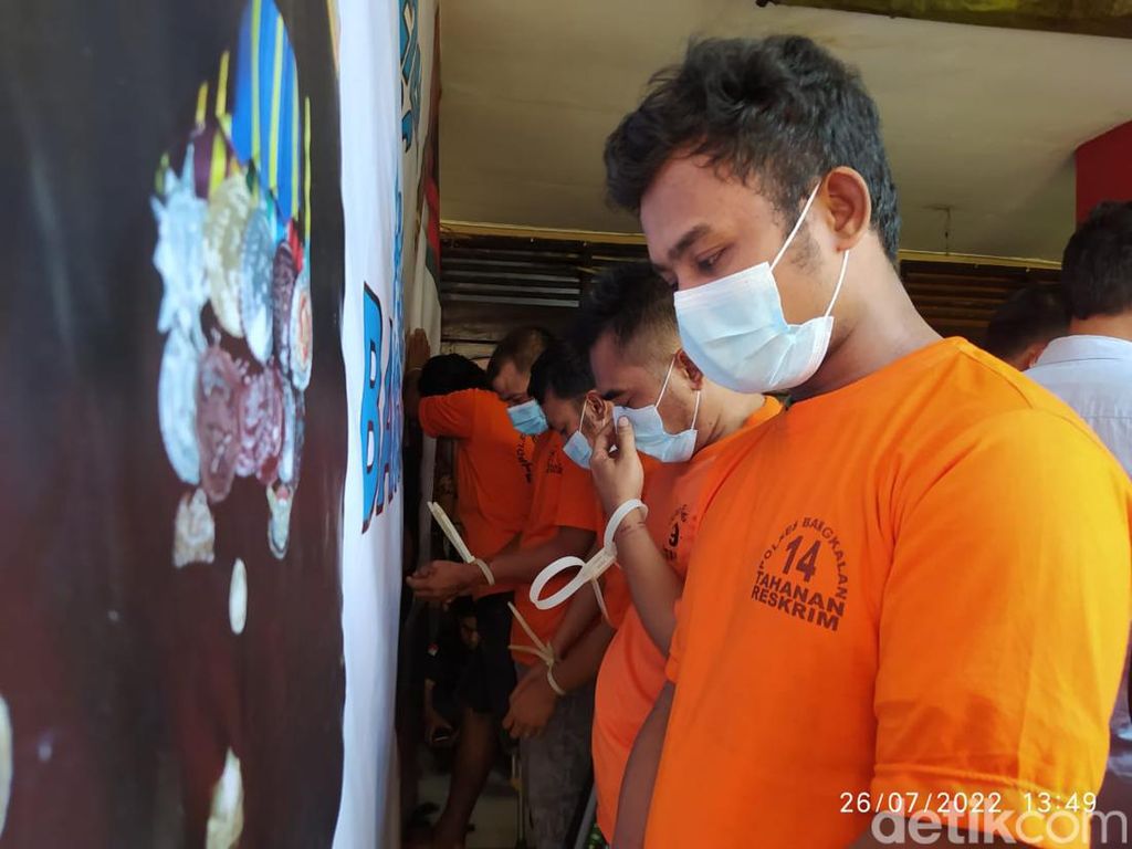 5 Maling Motor di Bangkalan Ditangkap, Sepucuk Senpi Disita 5 Maling Motor di Bangkalan Ditangkap, Sepucuk Senpi Disita