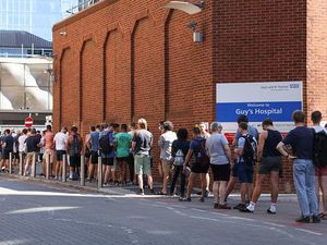 Antrean Panjang, Chicago Kekurangan Pasokan Vaksin Cacar Monyet