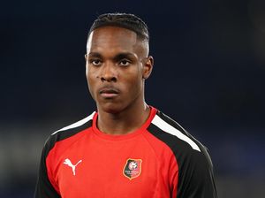 Ditinggal Lewandowski, Bayern Datangkan Striker Berusia 17 Tahun Ini