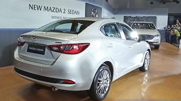 Tampilan New Mazda CX-8 saat dipamerkan di Mazda Simprug, Jakarta Selatan, Selasa (26/7/2022) (ANTARA/Fathur Rochman)