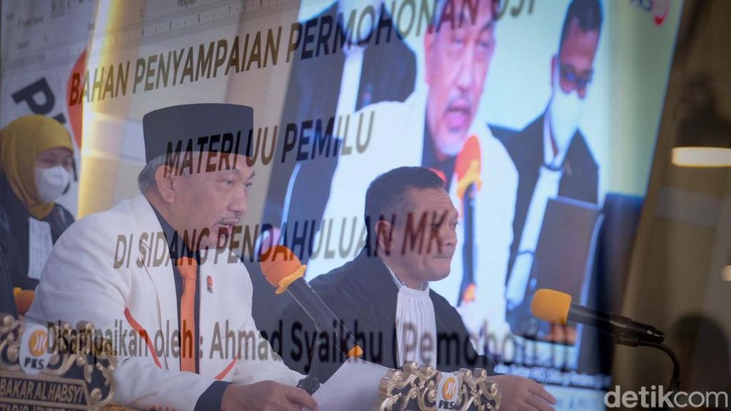 Melihat PKS Ikuti Sidang Uji Materil Presidential Threshold Via Online