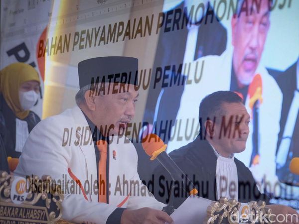 Melihat PKS Ikuti Sidang Uji Materil Presidential Threshold Via Online