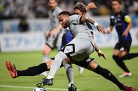 Neymar Jatuh-Bangun Lawan Gamba Osaka, Dituding Diving Pula