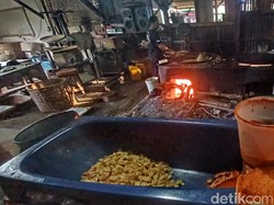 Mengintip Dapur Produksi Keripik Singkong Sari Asih di Cileunyi