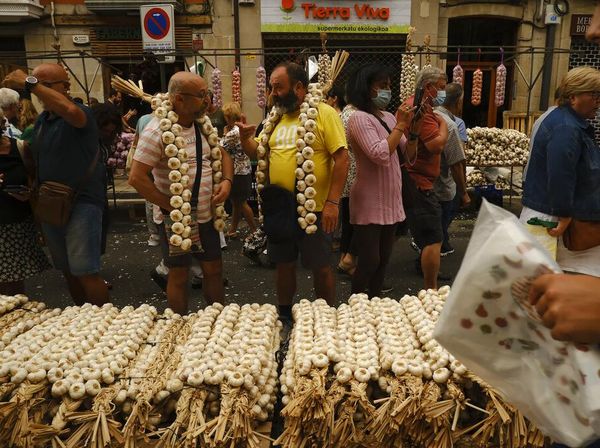 Blusukan ke Vitoria Fair, Pasar Tahunan Khusus Bawang Putih di Spanyol