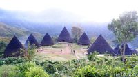 Potret Kehidupan Damai Wae Rebo, Surga di Atas Awan Flores