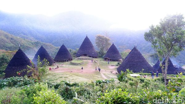 Potret Kehidupan Damai Wae Rebo, Surga di Atas Awan Flores