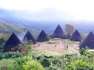 Potret Kehidupan Damai Wae Rebo, Surga di Atas Awan Flores