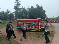 Polisi Olah TKP Kecelakaan Odong-odong Tertabrak Kereta di Serang