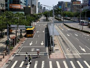 Foto Jalanan Taipei yang Mendadak Sepi Saat Simulasi Serangan Udara