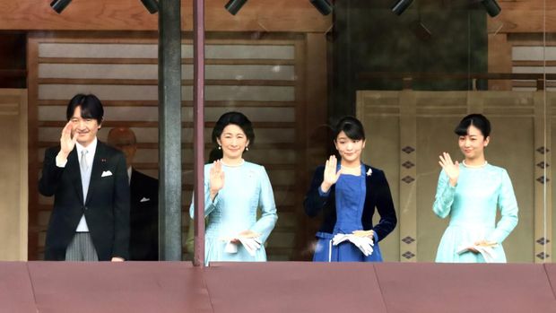 Japan's Princess Kako, the second daughter of Prince Akishino and Princess Kiko, in full dress leaves the Imperial Palace in Tokyo after meeting with the emperor and empress on December 29, 2014. Kako, a granddaughter of Emperor Akihito and Empress Michiko, celebrated her 20th birthday on December 29.    AFP PHOTO / Toru YAMANAKA (Photo by TORU YAMANAKA / AFP) (Photo by TORU YAMANAKA/AFP via Getty Images)