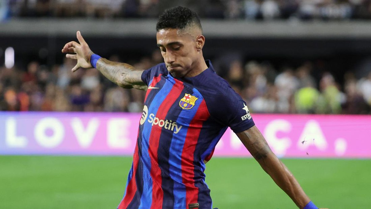 Raphinha mencetak gol di laga El Clasico. (Foto: Getty Images/Ethan Miller)