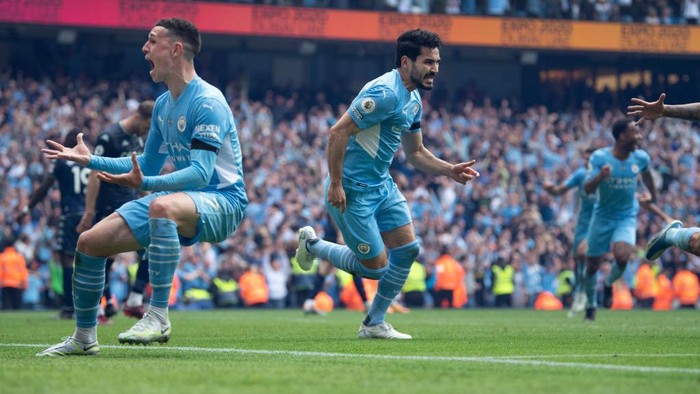 MANCHESTER, ENGLAND - MAY 22: Ilkay Gundogan  of Manchester City celebrates scoring the third and winning goal with Phil Foden during the Premier League match between Manchester City and Aston Villa at Etihad Stadium on May 22, 2022 in Manchester, United Kingdom. (Photo by Visionhaus/Getty Images)