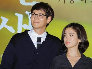 Momen Gang Dong Won dan Song Hye Kyo Digosipkan Cinlok dan Pacaran