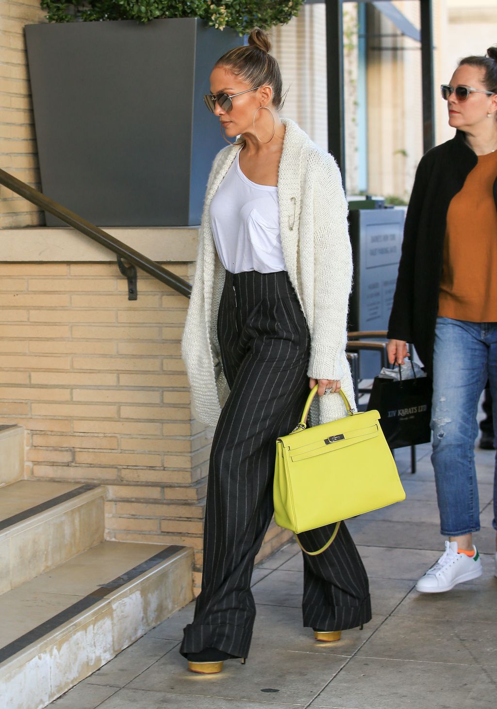 LOS ANGELES, CA - DECEMBER 28: Jennifer Lopez is seen on December 28, 2016 in Los Angeles, California.  (Photo by BG001/Bauer-Griffin/GC Images)