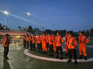Kapal Bawa 7 Nelayan Terdampar di Perairan Konawe usai Dihantam Ombak Kapal Bawa 7 Nelayan Terdampar di Perairan Konawe usai Dihantam Ombak