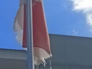 Saat Bendera Merah Putih Usang Berkibar di Minut Baru Disadari Setelah Viral Saat Bendera Merah Putih Usang Berkibar di Minut Baru Disadari Setelah Viral