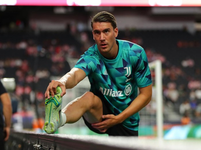 LAS VEGAS, NV - JULY 22: Dusan Vlahovic of Juventus FC warms up prior to the Preseason Friendly match between Juventus and Chivas de Guadalajara at Allegiant Stadium on July 22, 2022 in Las Vegas, Nevada. (Photo by Omar Vega/Getty Images)
