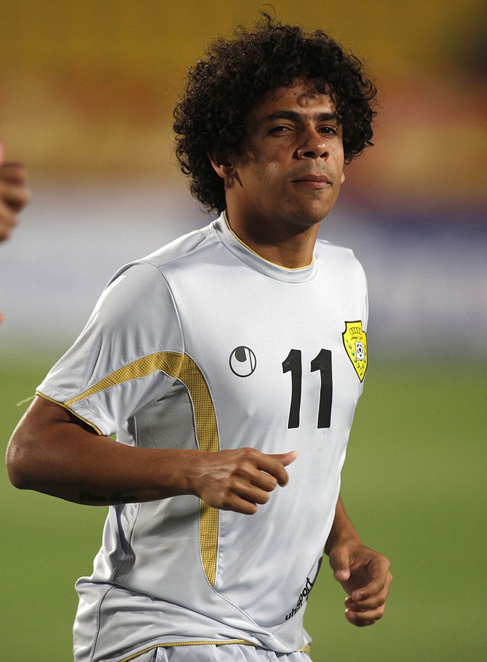 Emirati Al-Wasl club's Brazilian footballer Elton Jose Xavier Gomes runs during a training session in Doha on April 12, 2010 on the eve of the first leg of the GCC Clubs Championship final against Qatar club. AFP PHOTO/KARIM JAAFAR (Photo credit should read KARIM JAAFAR/AFP via Getty Images)