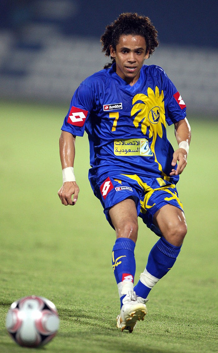 Brazilian soccer player Elton Jose Xavier of Saudi al-Nasr club chases the ball during their match against Kuwait's Al-Qadsia club, in the 24th Gulf Champions League football match in the Qatari city of al-Khor, on August 16, 2008. Qadsia won the match 1-0. AFP PHOTO/KARIM JAAFAR (Photo credit should read KARIM JAAFAR/AFP via Getty Images)