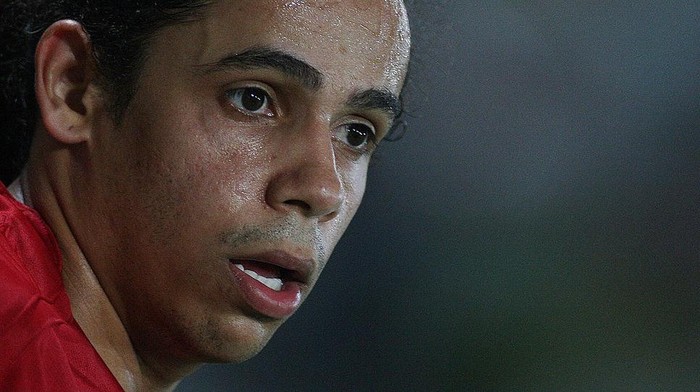 Al-Rayyan's Brazilian player Elton Jose Xavier is seen during his team's Emir Cup semi-final football match against Qatar club in Doha late on May 13, 2009. Rayyan beat Qatar 4-2 in a penalty shootout.  AFP PHOTO/KARIM JAAFAR (Photo credit should read KARIM JAAFAR/AFP via Getty Images)