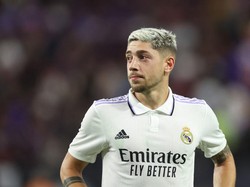 Federico Valverde terus dipercaya jadi penghuni lini tengah Real Madrid. Malah musim lalu, pelatih Carlo Ancelotti kerap memainkannya di pos penyerang sayap (Foto: Getty Images)