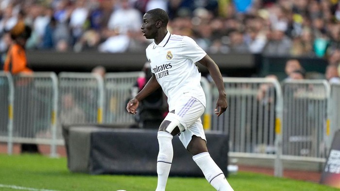 SAN FRANCISCO, CALIFORNIA - JULY 26: Ferland Mendy #23 of Real Madrid controls the ball dribbling up field against Club America in the first half of the Soccer Champions Tour 22 during a pre-season friendly soccer game at Oracle Park on July 26, 2022 in San Francisco, California. (Photo by Thearon W. Henderson/Getty Images)