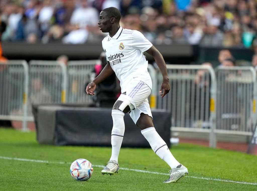 Mendy Tetap di Bek Kiri, Persaingan Bek Tengah Madrid Kian Sengit Mendy Tetap di Bek Kiri, Persaingan Bek Tengah Madrid Kian Sengit