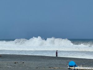 Waspadai Gelombang Tinggi Hari Ini, Cek Prakiraan Cuaca Selengkapnya!