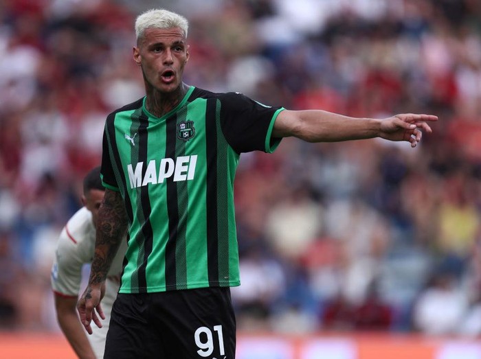 GEWISS STADIUM, REGGIO EMILIA, ITALY - 2022/05/22: Gianluca Scamacca of Us Sassuolo  gestures during the Serie A match between Us Sassuolo and Ac Milan.  Ac Milan wins 3-0 over Us Sassuolo. Ac Milan wins the Serie A championship. (Photo by Marco Canoniero/LightRocket via Getty Images)