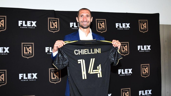 Giorgio Chiellini LOS ANGELES, CA - JUNE 29: Defender Giorgio Chiellini poses with his jersey after he was introduced by Los Angeles Football Club during a news conference at Banc of California Stadium on June 29, 2022 in Los Angeles, California. (Photo by Kevork Djansezian/Getty Images)