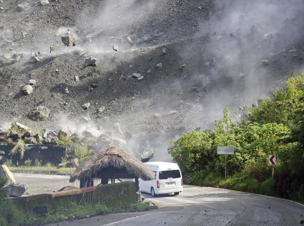 Detik-detik Mengerikan, Gunung Batu di Filipina Runtuh Digoyang Gempa