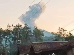Meski Meletus, Gunung Raung Masih Berstatus Normal Level 1 Meski Meletus, Gunung Raung Masih Berstatus Normal Level 1