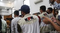 Vonis Praperadilan Maming Dipantau Petugas Berbaju KPK, Ini Fotonya
