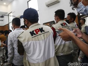Vonis Praperadilan Maming Dipantau Petugas Berbaju KPK, Ini Fotonya