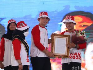 Ribuan Pelajar Ramaikan Hari Anak Nasional di Surabaya, Walkot Eri Mendongeng Ribuan Pelajar Ramaikan Hari Anak Nasional di Surabaya, Walkot Eri Mendongeng