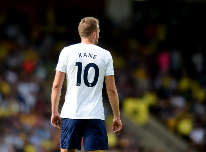 LONDON, ENGLAND - MAY 15: Harry Kane of Tottenham Hotspur celebrates after their sides victory during the Premier League match between Tottenham Hotspur and Burnley at Tottenham Hotspur Stadium on May 15, 2022 in London, England. (Photo by Ryan Pierse/Getty Images)