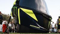 Wujud Helm Raksasa buat Valentino Rossi, Beratnya Ratusan Kilogram