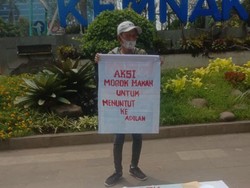 Warga Ciamis Ini Sudah 2 Hari Gelar Aksi Mogok Makan di Depan Kemenaker