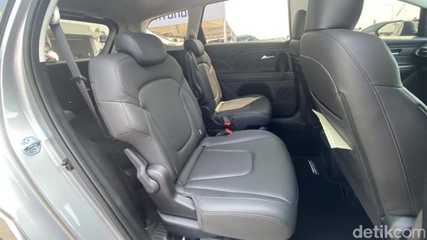 Potret Jok Captain Seat Hyundai Stargazer vs Wuling Confero S