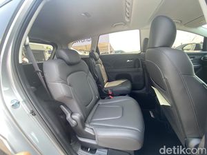 Potret Jok Captain Seat Hyundai Stargazer vs Wuling Confero S