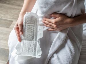 Begini Cara Buang Pembalut yang Benar, Dicuci atau Nggak Nih? Begini Cara Buang Pembalut yang Benar, Dicuci atau Nggak Nih?