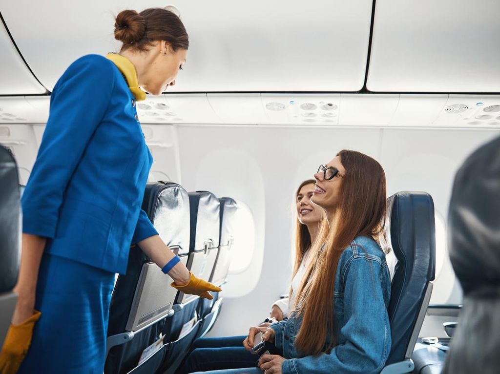 Catat! Kamu Minta Upgrade Kursi Pesawat, Pramugarinya Bisa Dipecat Catat! Kamu Minta Upgrade Kursi Pesawat, Pramugarinya Bisa Dipecat