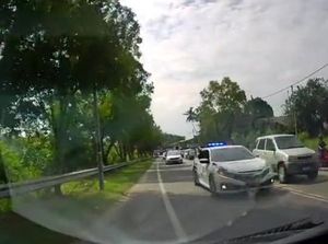 Hindari Macet, Iring-iringan Mobil Polisi Ambil Lajur Sepi dan Lawan Arah