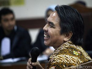 Disebut PD-NasDem Pakai Politik Identitas, Ade Armando: Mereka Panik! Disebut PD-NasDem Pakai Politik Identitas, Ade Armando: Mereka Panik!