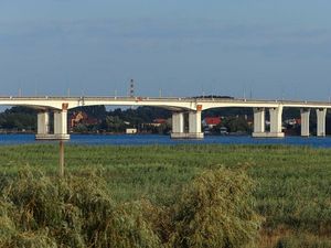 Ukraina Gempur Jembatan di Kherson yang Penting Bagi Rusia