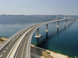 Megahnya Jembatan Buatan China di Kroasia, Dirayakan Pakai Kembang Api