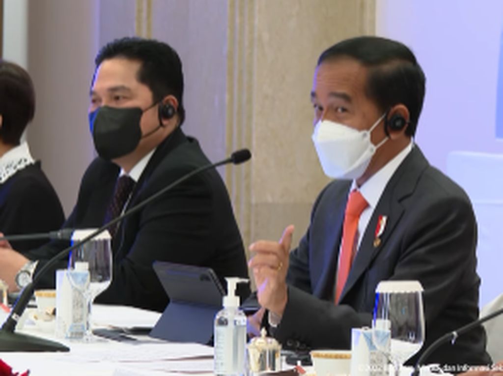 Jokowi Tunjuk-tunjuk Bahlil di Depan CEO Jepang, Ada Apa?