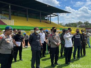 Polisi Razia Kendaraan Suporter PSM Makassar di Perbatasan Parepare