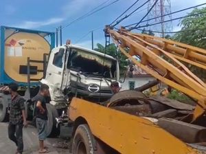 4 Kendaraan Kecelakaan Beruntun di Jalinsum Asahan 4 Kendaraan Kecelakaan Beruntun di Jalinsum Asahan